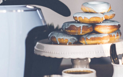 Rezeptidee: Vanille Donuts mit pastellblauer Glasur