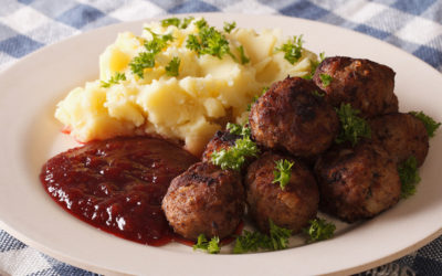 Schwedische Küche: Köttbullar mit Kartoffelpüree