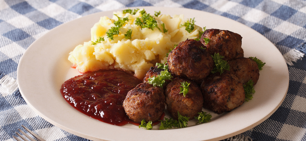 Schwedische Küche: Köttbullar mit Kartoffelpüree - Tchibo Blog